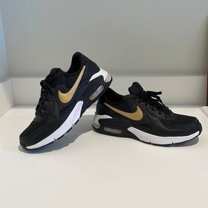 Women’s Nike Air Max Excee size 10